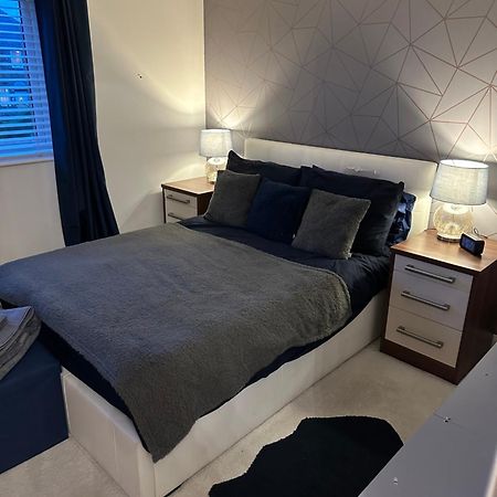Cosy Double Bedroom In Newcastle Upon Tyne - Access To Shared Kitchen, Shared Lounge And Shared Conservatory Areas Inc Sky Tv And Netflix Экстерьер фото